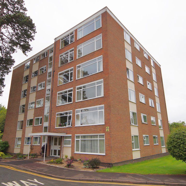 A 1 Bedroom Flat in Charlton Kings GL53 9BQ - Photo 1