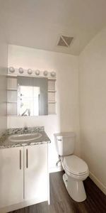 2 Bedroom + 1.5 Bathroom - Fully Renovated unit - Photo 4