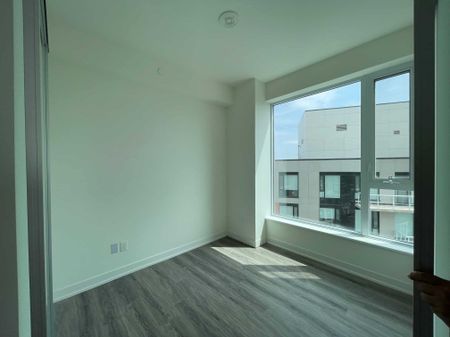 NEXT2 AT ELGIN EAST: BAYVIEW & ELGIN MILLS (2 DAVID EYER RD) AD#101130 - Photo 3