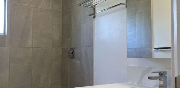 Nassau House - Photo 2