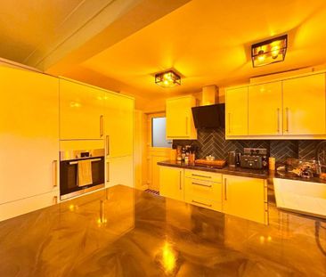 3 bedroom semi-detached house to rent - Photo 6