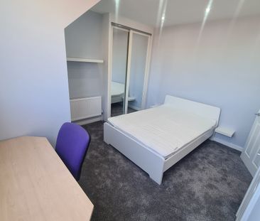 2 Bed - 7 Wetherby Terrace, Burley, Leeds - LS4 2JQ - Professional - Photo 5