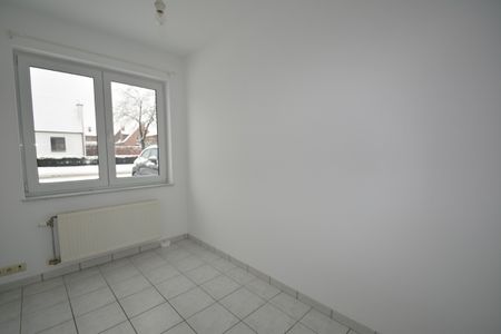 Ruime en lichtrijke villa met 4 slaapkamers en garage. - Photo 4