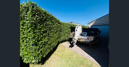 SPACIOUS THREE BEDRROOM HOME WITH LOADS OF EXTRAS - Photo 5