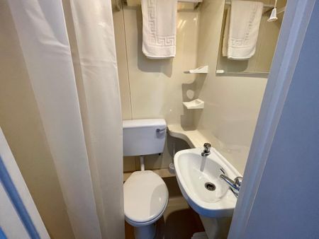 All Bills Included – A modern single studio apartment in Hammersmith, London W6 - Photo 5