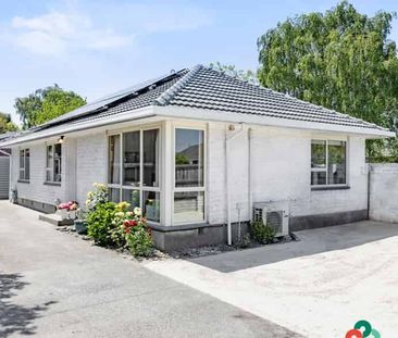 Spacious 3-Bedroom Family Home in Avondale - Photo 5