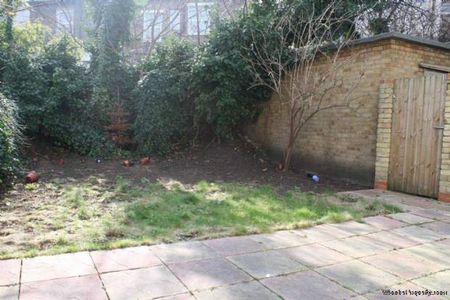 3 bedroom property to rent in London - Photo 3