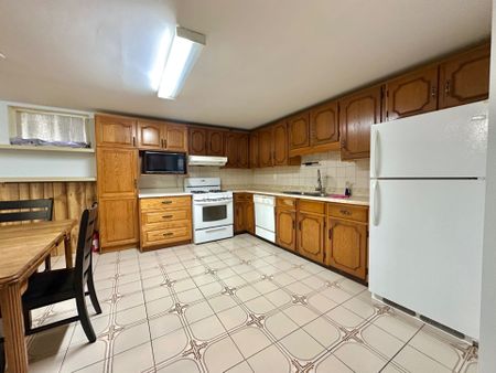 For Lease - 6376 Carlton Avenue, Niagara Falls, Ontario - Photo 4