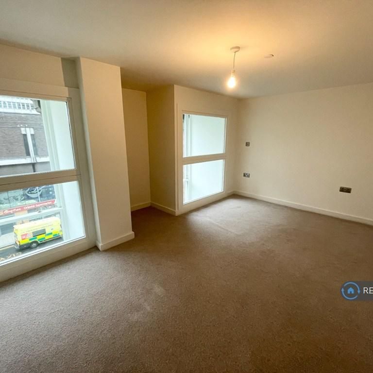 2 bedroom flat to rent - Photo 1