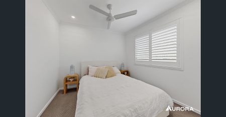 Birkdale Beauty: Modern Double-Storey Home with Easy-Care Yard & Bay Breeze's - Photo 4