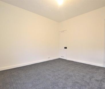 2 bedroom end of terrace house to rent - Photo 4