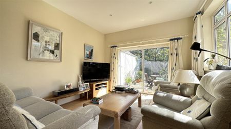 6 Bedroom House - Photo 2