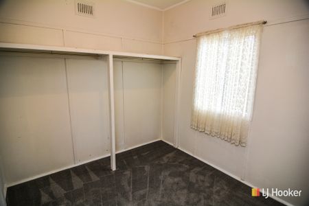 Comfortable Home & Great Location - Photo 2