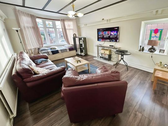 4 bedroom semi-detached house to rent - Photo 1