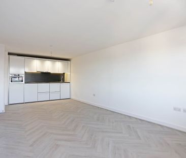 Price £1,700 pcm - Available Now - Part Furnished - Photo 3