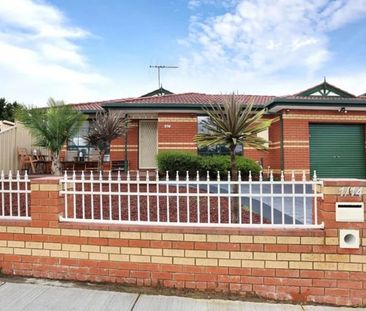 LOVELY 3 BEDROOM HOME - Photo 6