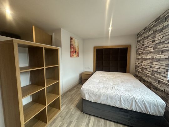 Venn Street, Huddersfield - Photo 1