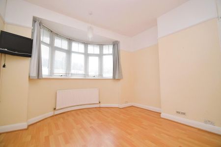 3 bedroom end of terrace house to rent - Photo 4