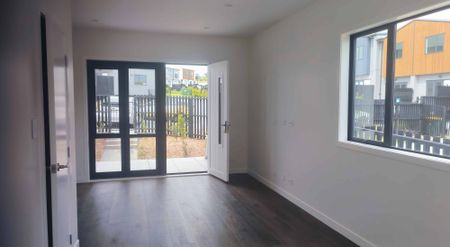 Near new 2 bedrooms home - Photo 3