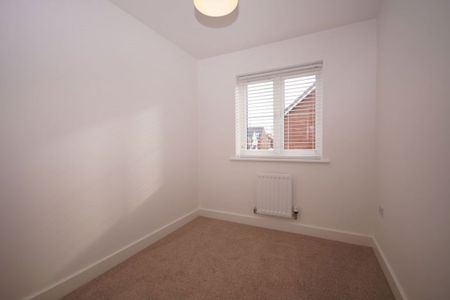 A 3 Bedroom House in Hatherley GL51 6GJ - Photo 5