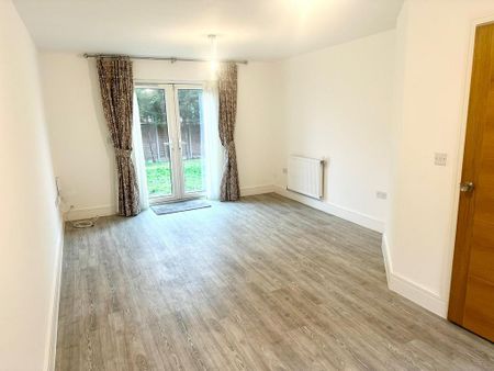 6 bedroom detached house to rent - Photo 2