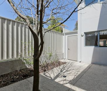 Low maintenance executive living - Photo 5