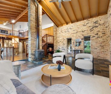SPACIOUS 5 ACRE PROPERTY - Photo 2
