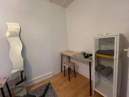 furnished (or unfurnished), private garden - Foto 3