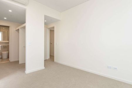 Nearly Brand New 2 Bedroom Apartment with water view - To be the first Inspection! - Photo 3