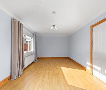 3 bedroom end of terrace house to rent - Photo 1