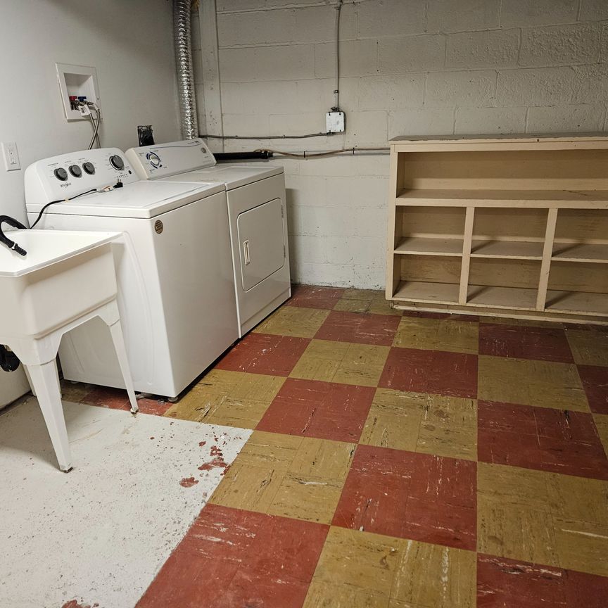 For Lease - 8 Roberta Drive, Toronto, Ontario - Photo 1