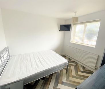 1 Bedroom House / Flat Share to let - Photo 4