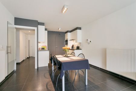 Gelijkvloers appartement met 2 slaapkamers en tuin te huur. - Photo 4