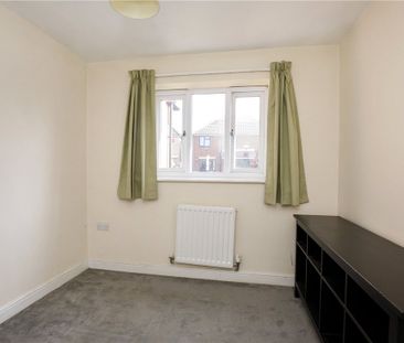 Well-presented and three bedroom mid-terraced in this cul-de-sac on... - Photo 6