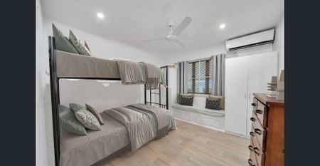 Centrally Located Tropical Oasis - Photo 3