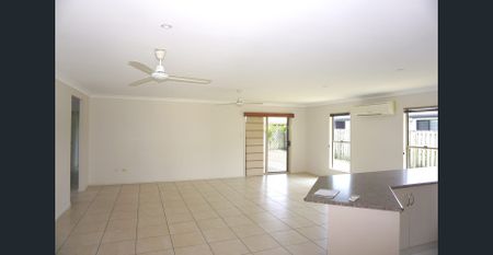 Spacious Family Home in Prime Location - 26 Duranbah Road, Blacks Beach - Photo 4