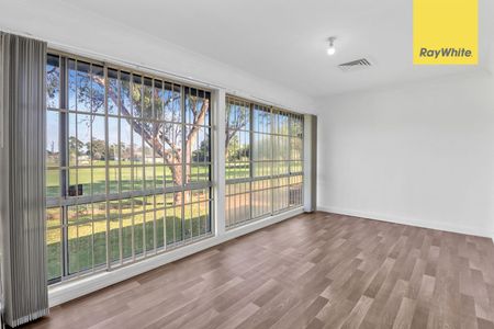 WELL MAINTAINED FAMILY HOME!!! ** ONE WEEKS FREE RENT IF LEASED PRIOR TO XMAS BREAK! ** - Photo 2