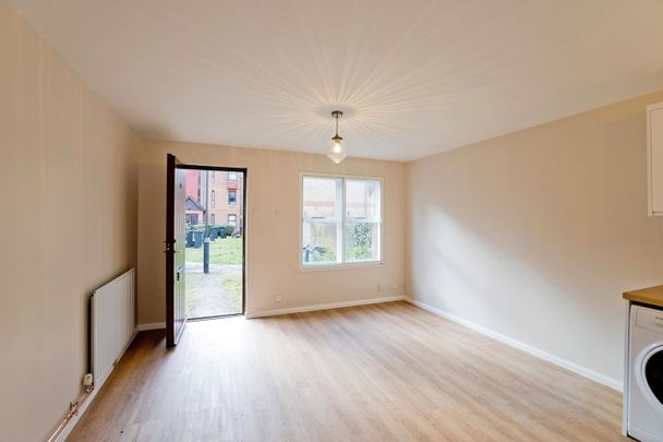 1 Bed Flat, Palmers Green, N13 - Photo 1