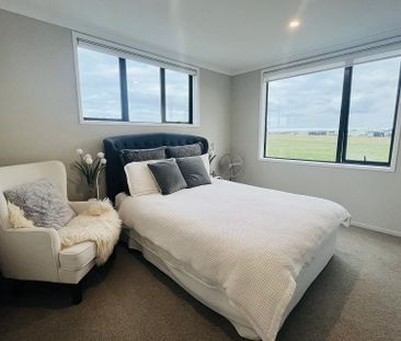 Large 4BR Townhouse in Silverdale! - Photo 4