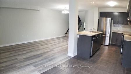 Townhouse For Lease | X8125066 - Photo 4