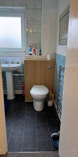 Room in a Shared Flat, Harts Lane, IG11 - Photo 2