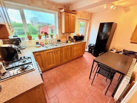 3 bedroom House To Let Total Size: 1217 SQ FT - Photo 2