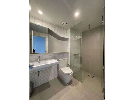 Furnished 2 Bedroom Apartments with City View in Central Location! - Photo 4