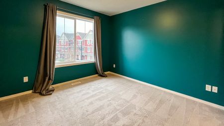 Sunlit 3 Storey End Unit Townhouse - Photo 4