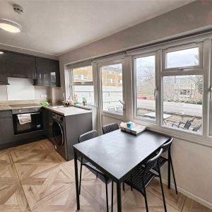 Fairview Avenue, Woking, Surrey, GU22 7NU - Photo 2