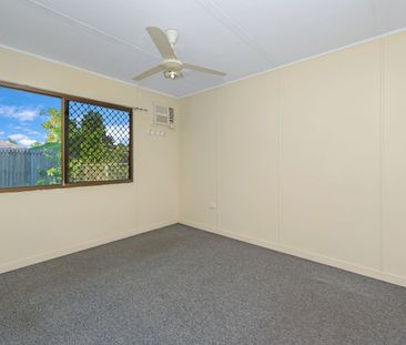 Freshly Painted Family Home in a Quiet Court - Ready to Move In! - Photo 4