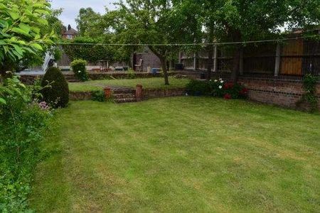 Bedroom Student House (arnesby Road) - Lenton, NG7 - Photo 2