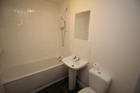 4 bedroom flat to rent - Photo 3