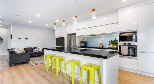 5 bed + 5 bath - Executive Rental Orewa - Photo 1