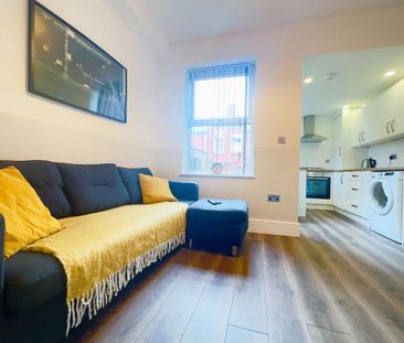 3 bedroom terraced house to rent - Photo 2